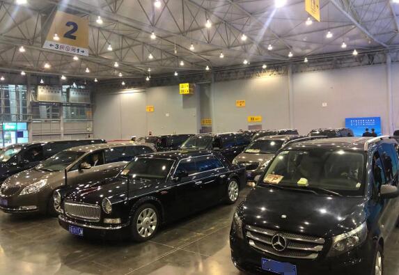 成都企業(yè)租車(chē)帶司機(jī)多少錢(qián)一天？