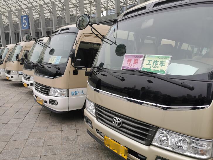 成都租中巴車費用是多少？