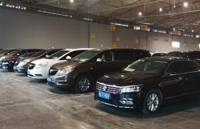 成都租中高端商務車一天多少錢？