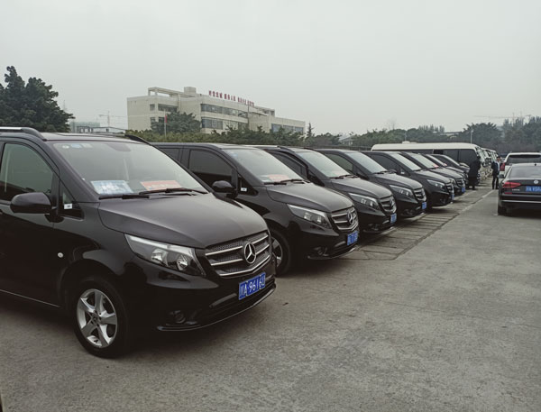 成都去哪租商務車？